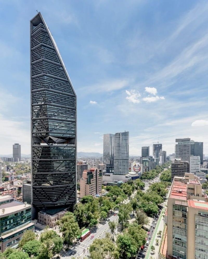 In the background, the Pemex tower is visible, when it was inaugurated it was an impressive building in and of itself.